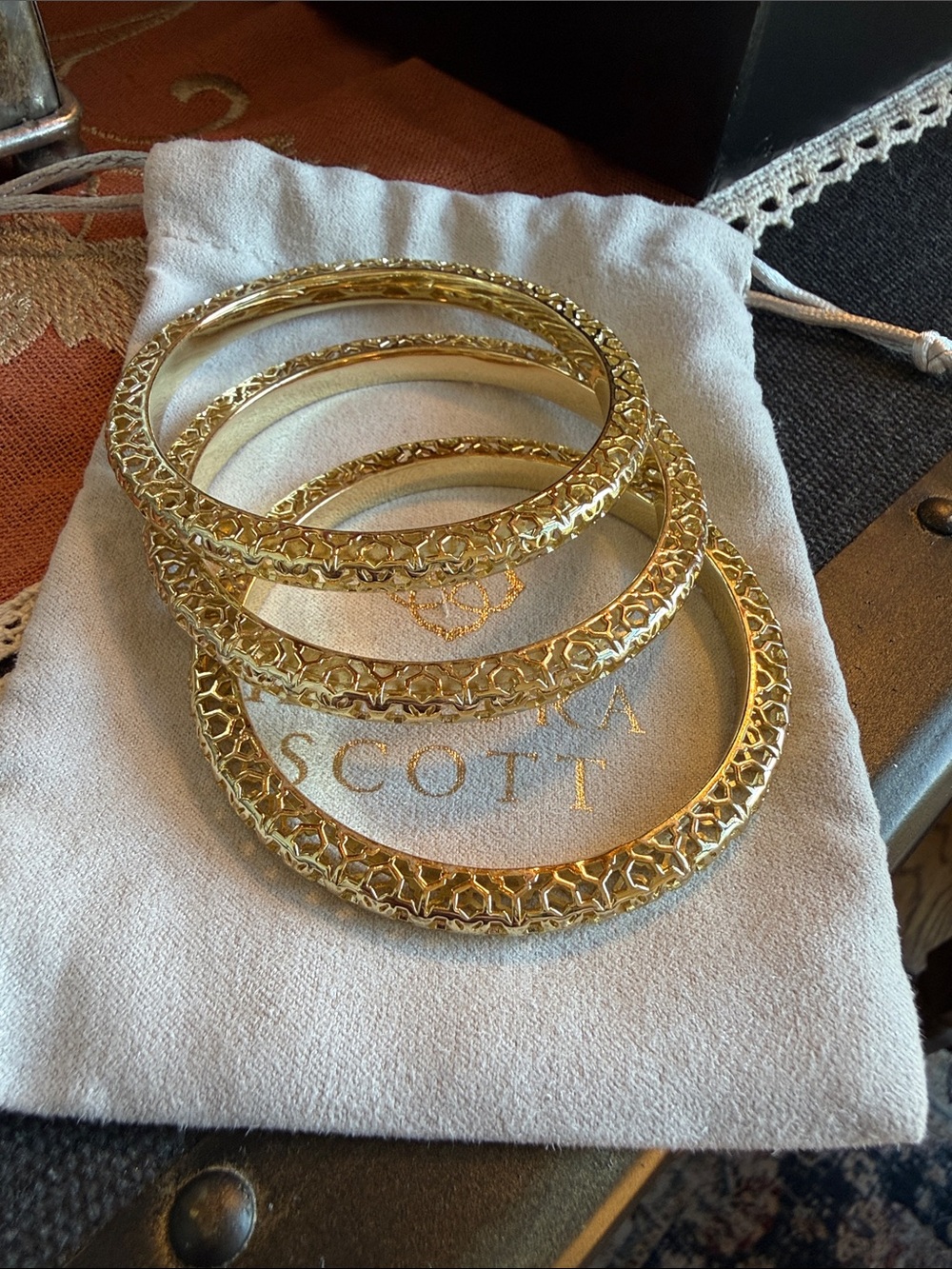 🌟 Kendra Scott Filigree Openwork Maggie Bangle Bracelet, Set of 3